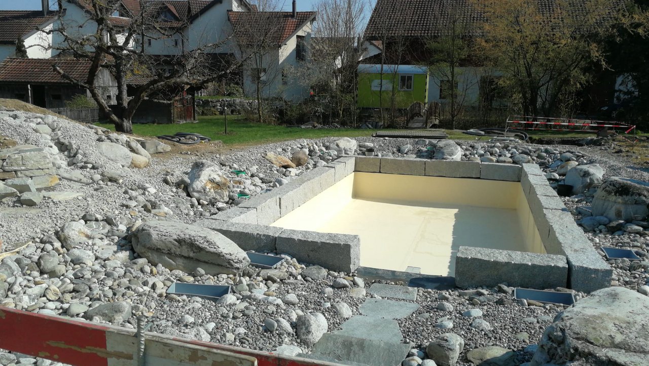 Schwimmbecken Schwimmteich saniert