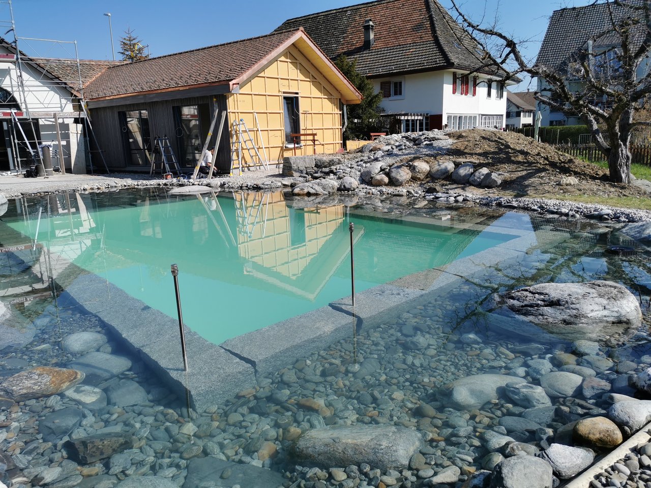 Schwimmteich neu befüllt nach Renovation
