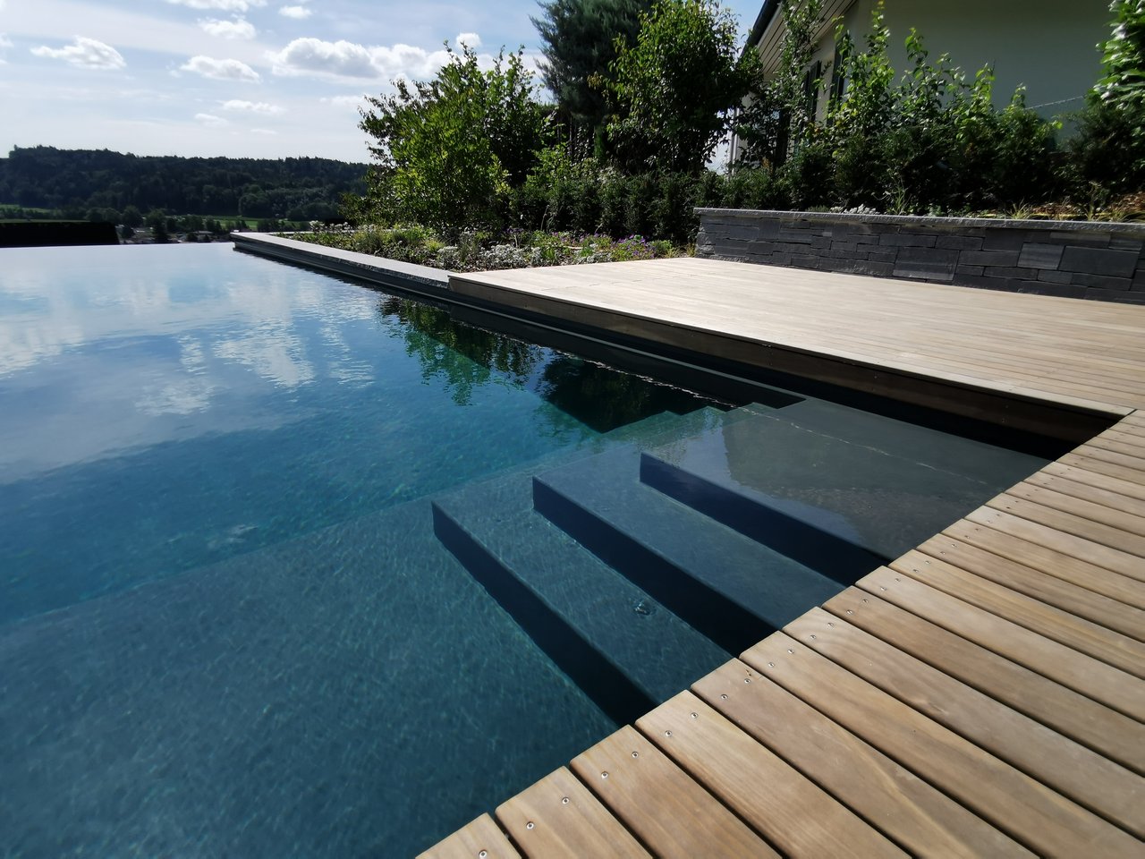 Infinitypool mit Einstiegstreppe