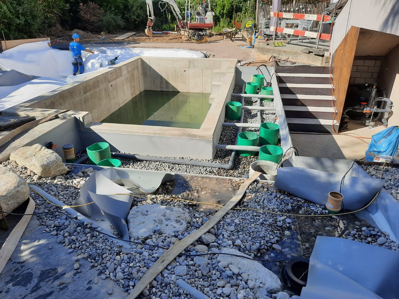 Biopool klein mit Teichrandbereichen