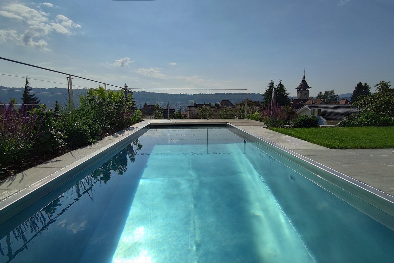 Infinitypool aus Edelstahlbecken