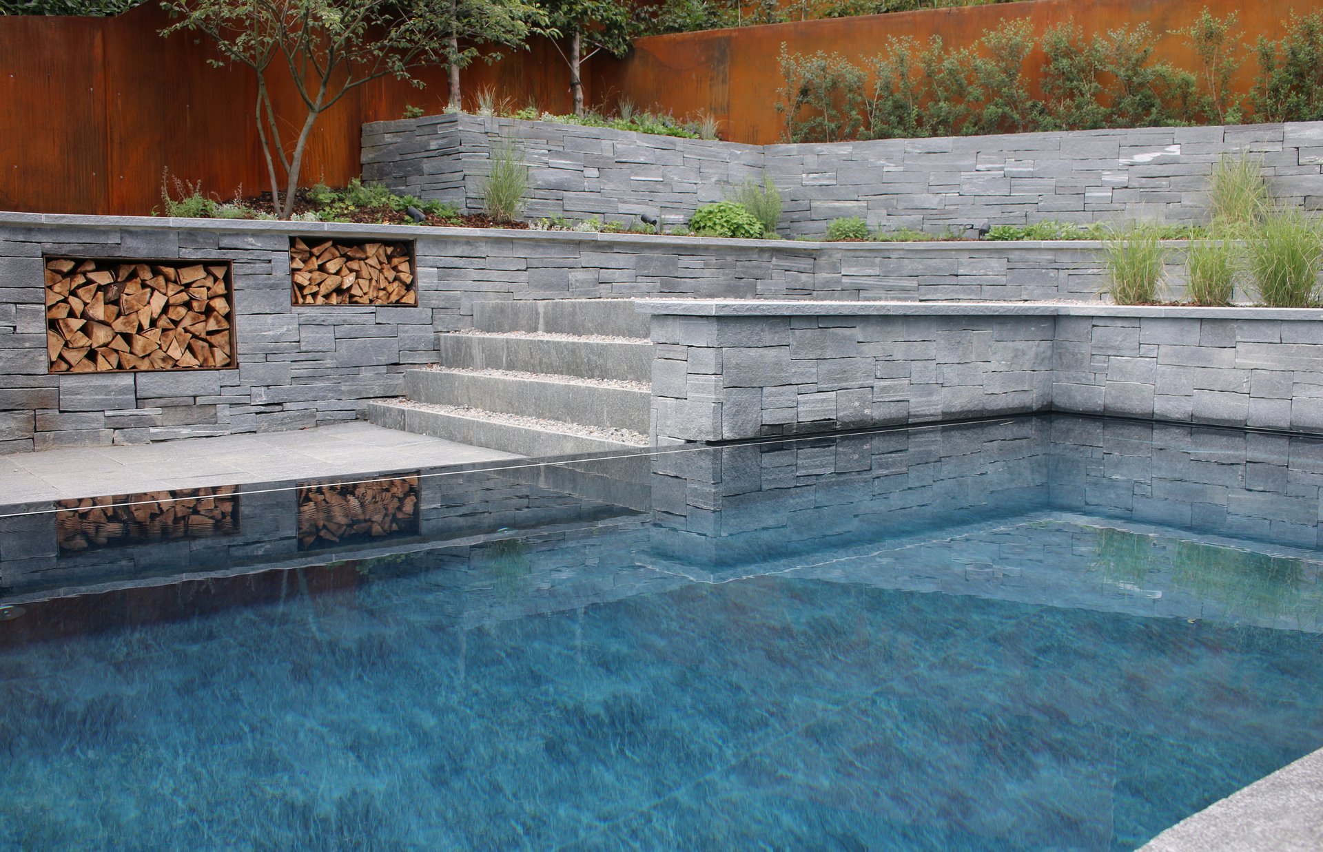 Swimmingpool mit Eco Touch Elegance Folie