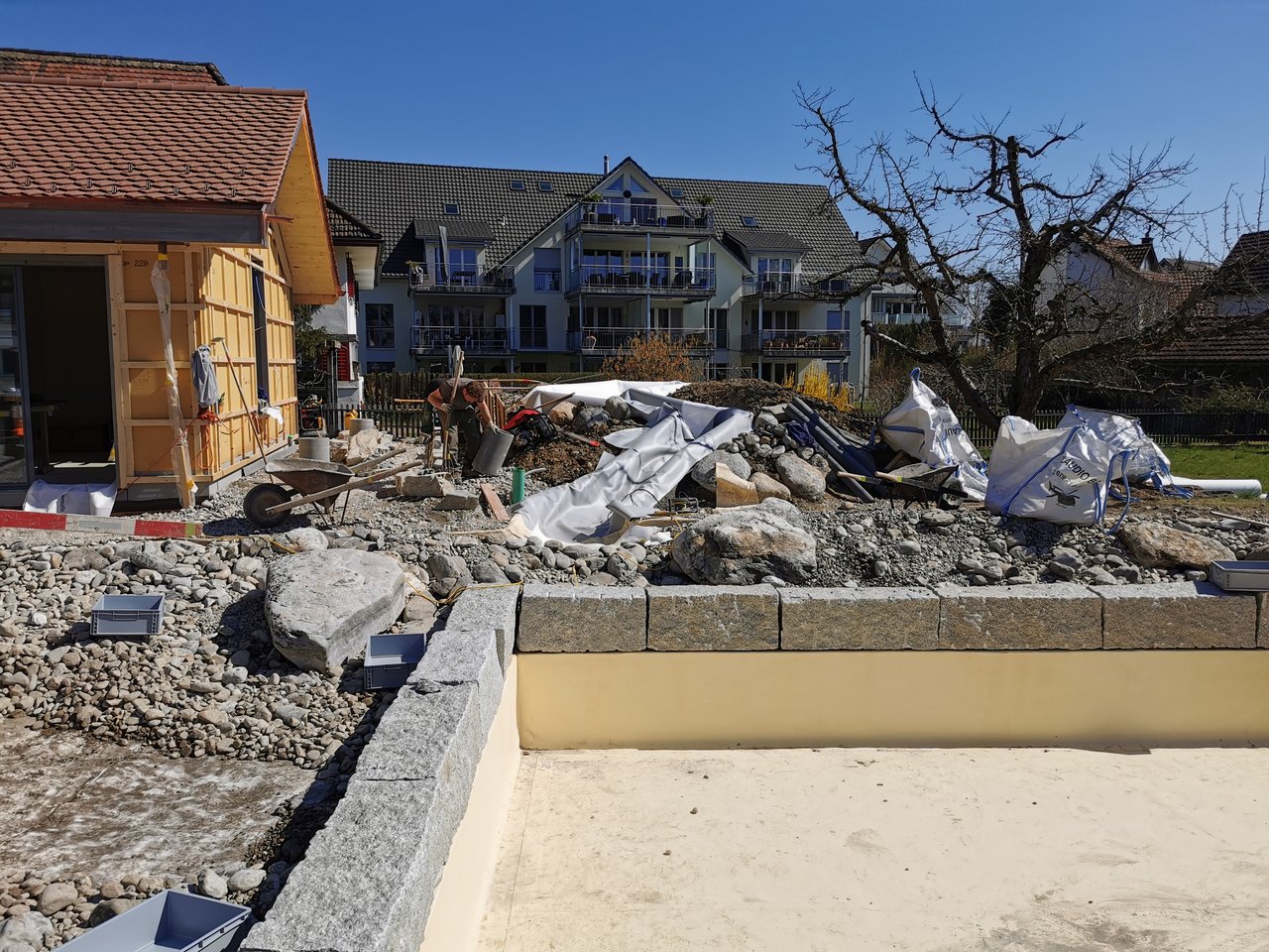 Teichumrandung saniert Schwimmbecken