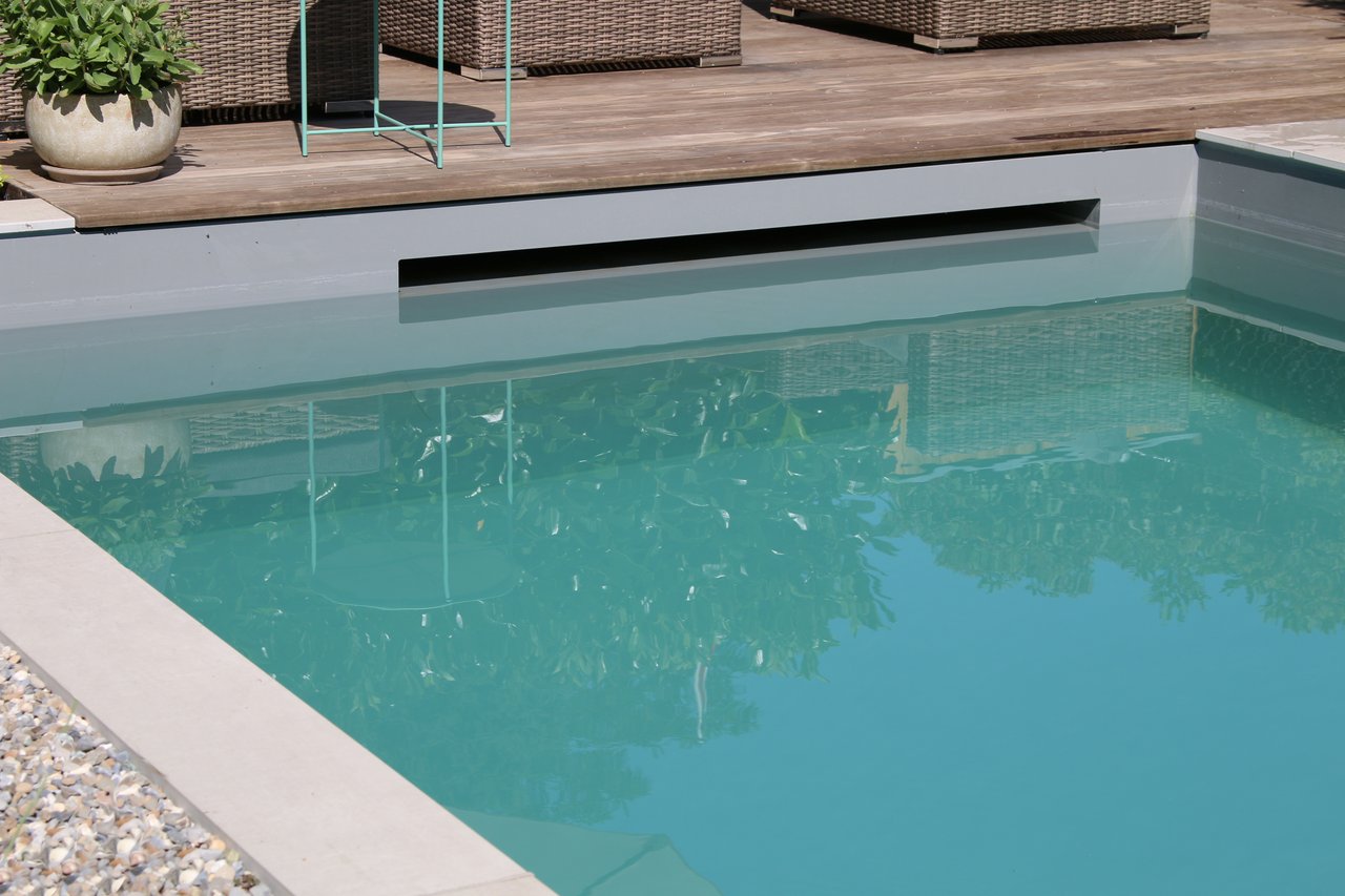 Überlauf von Pool