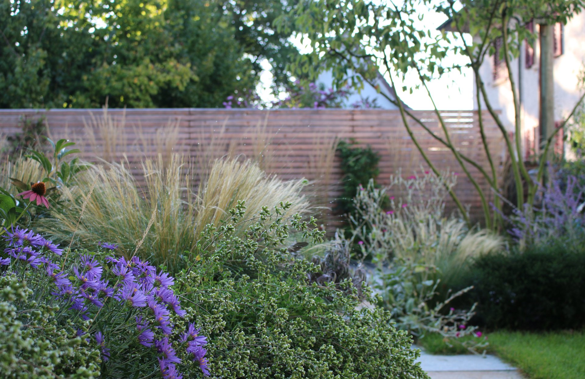 Gartengestaltung mit Stauden und Gräser