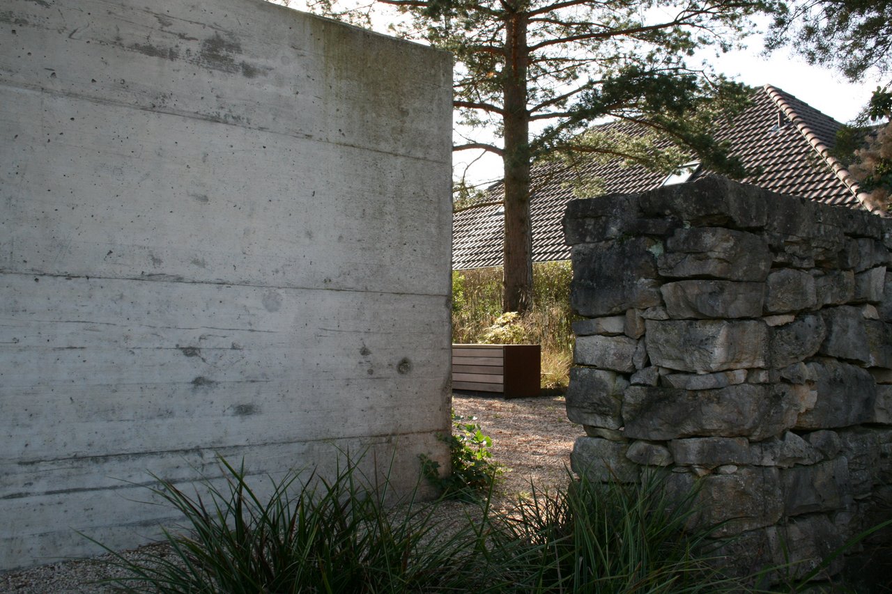Eingang in mediterranen Garten
