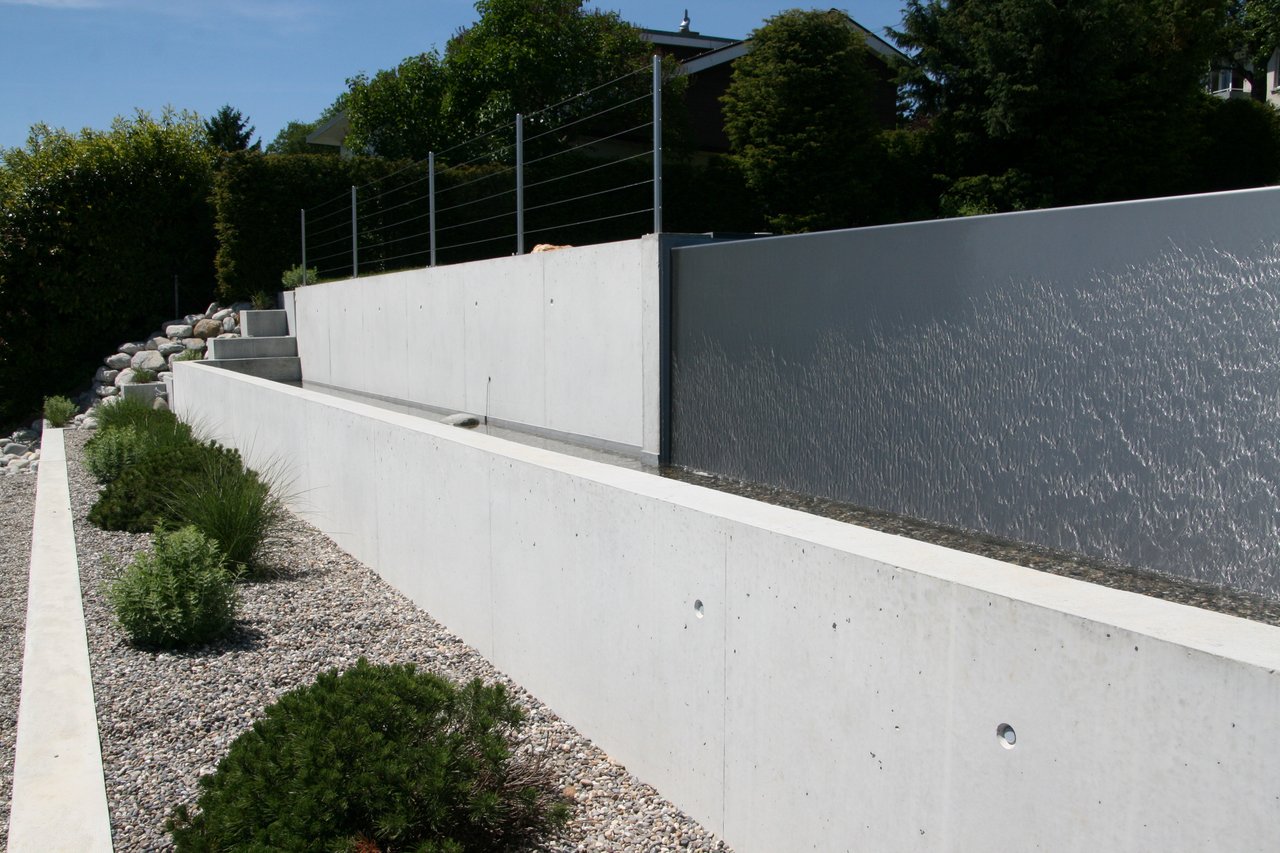 Wasserüberlauf bei Pool